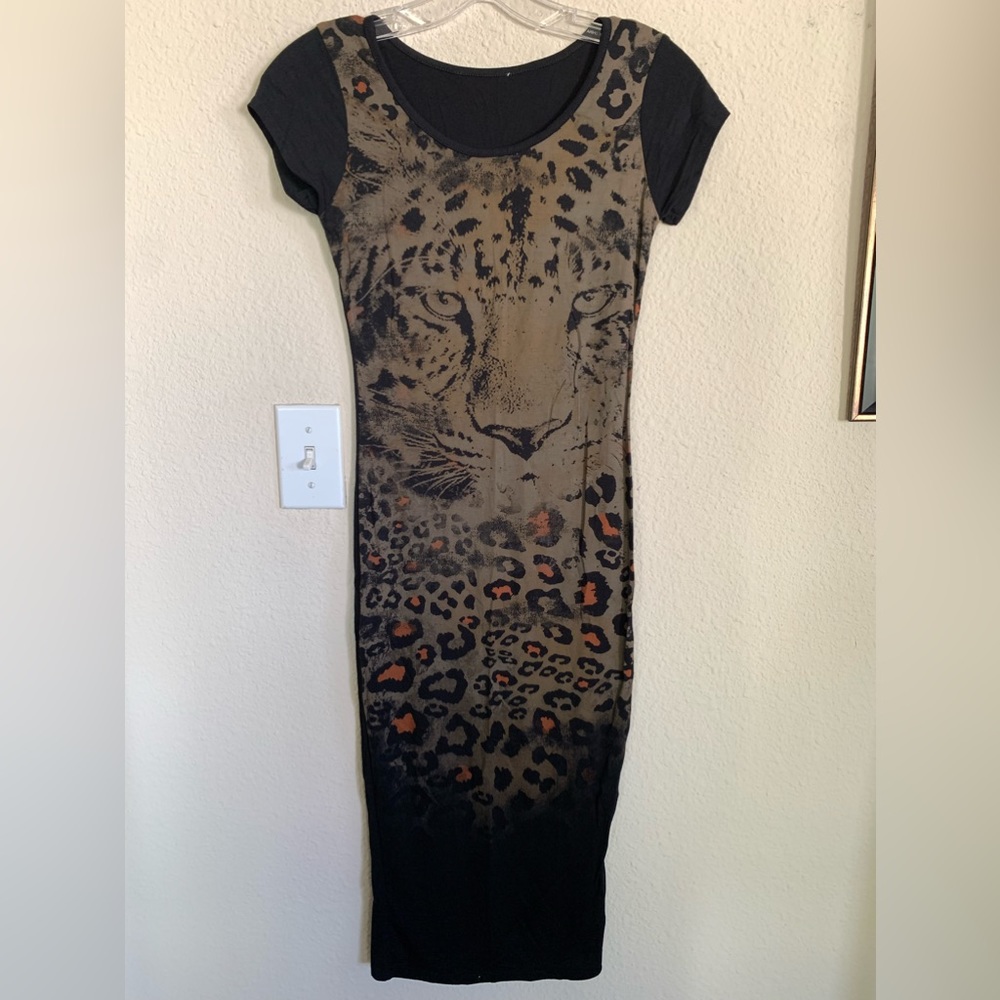 NWOT Cheetah Crewneck Short Sleeve Bodycon Dress